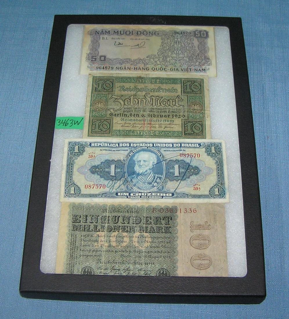 Group of vintage World currency: Group of vintage World currency est. value $75.00-$80.00