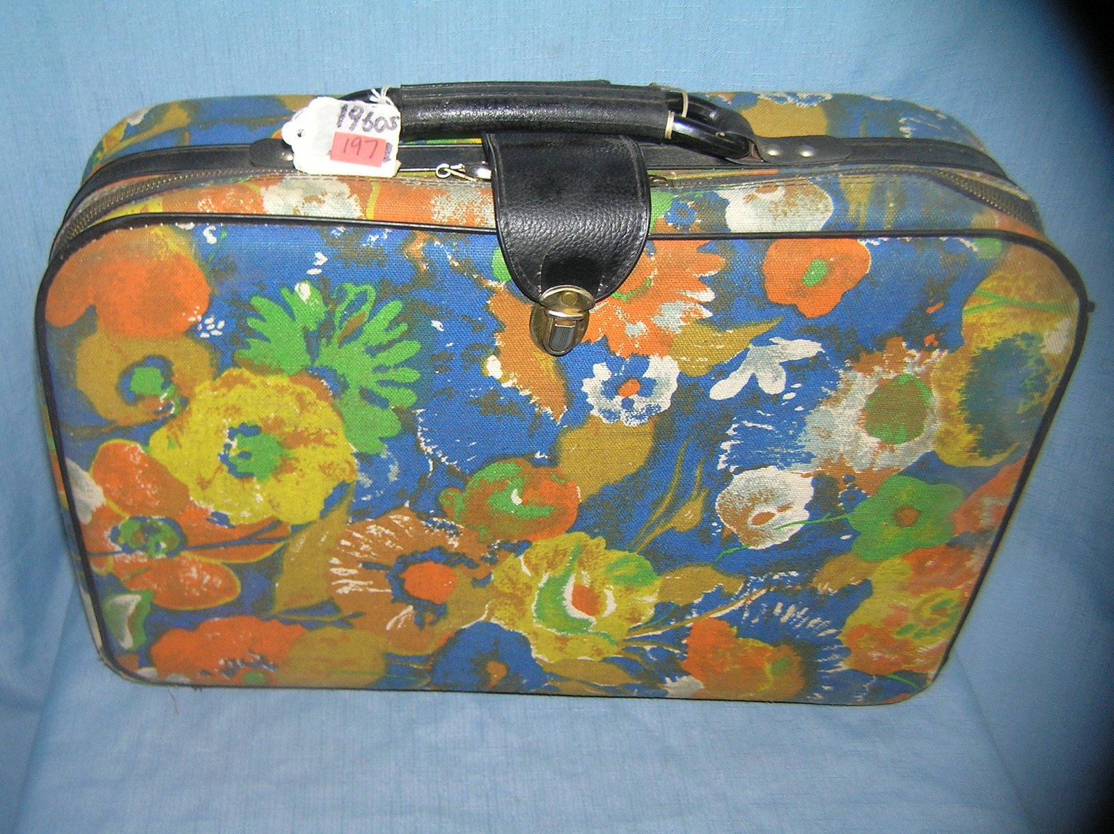 Vintage 1960's floral pattern canvas carryon luggage: Vintage 1960's floral pattern canvas carryon luggage piece est. value $35.00-$40.00