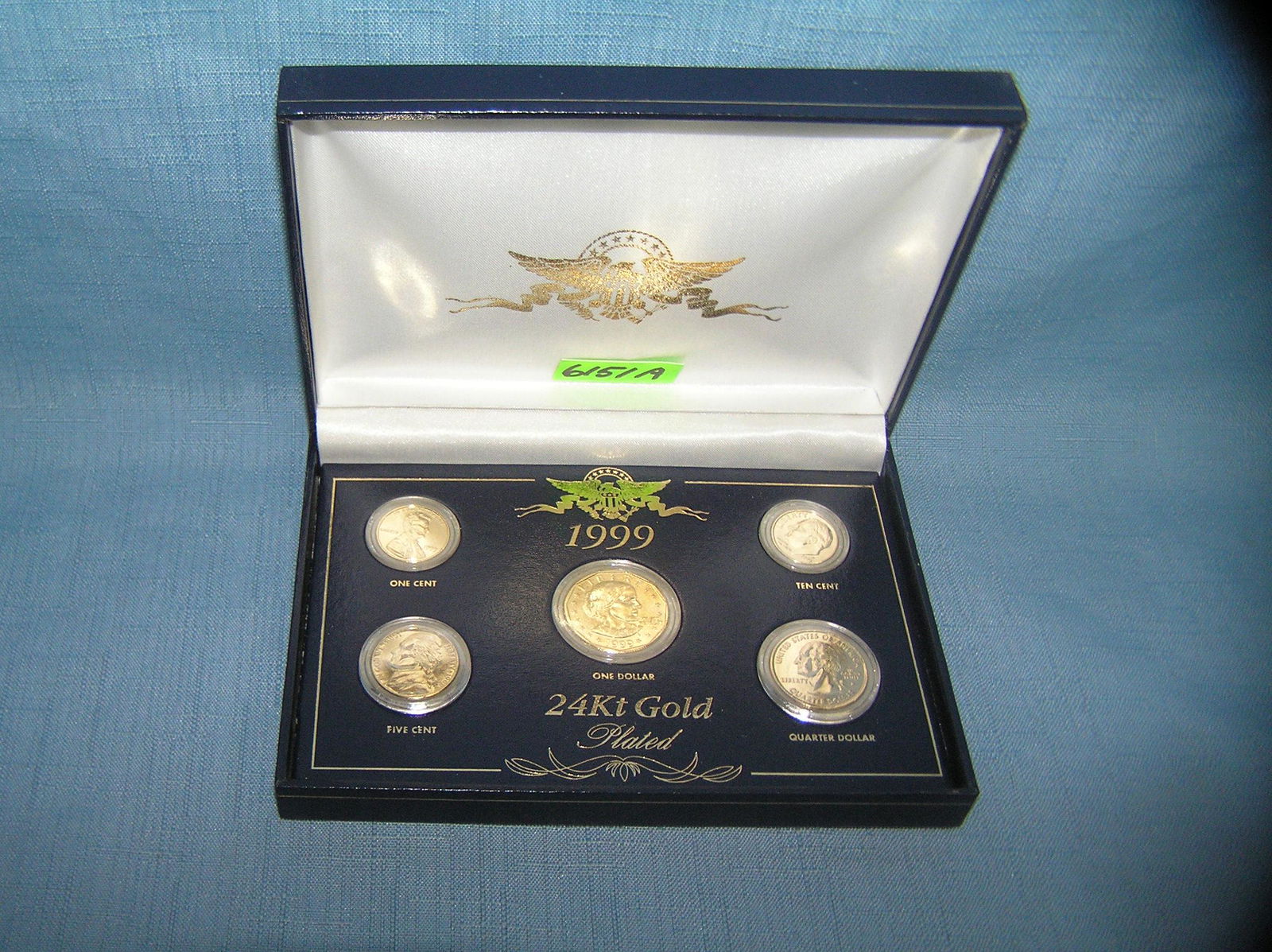 Cased US American gold plated 24K gold plated coin set: Cased US American gold plated 24K gold plated coin set est. value $30.00-$40.00