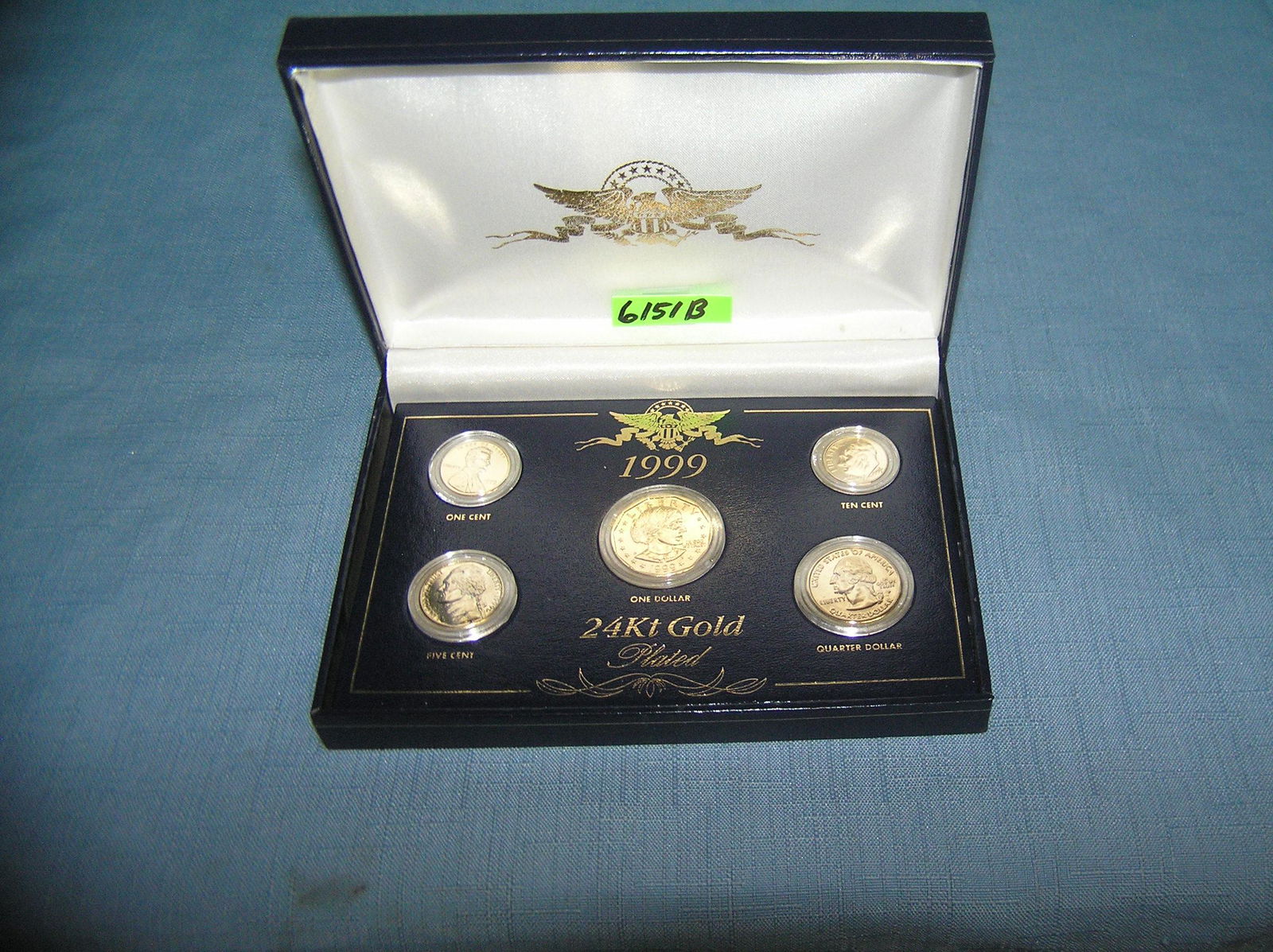 Cased US American gold plated 24K gold plated coin set: Cased US American gold plated 24K gold plated coin set est. value $30.00-$40.00