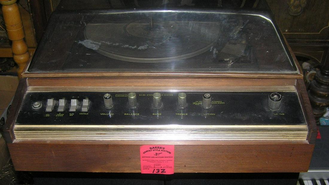 Vintage Garrard SC20 stereo music system: Vintage Garrard SC20 stereo music system turntable and speaker set, turntable is in very good plus condition, speakers very good est. value $200.00-$225.00