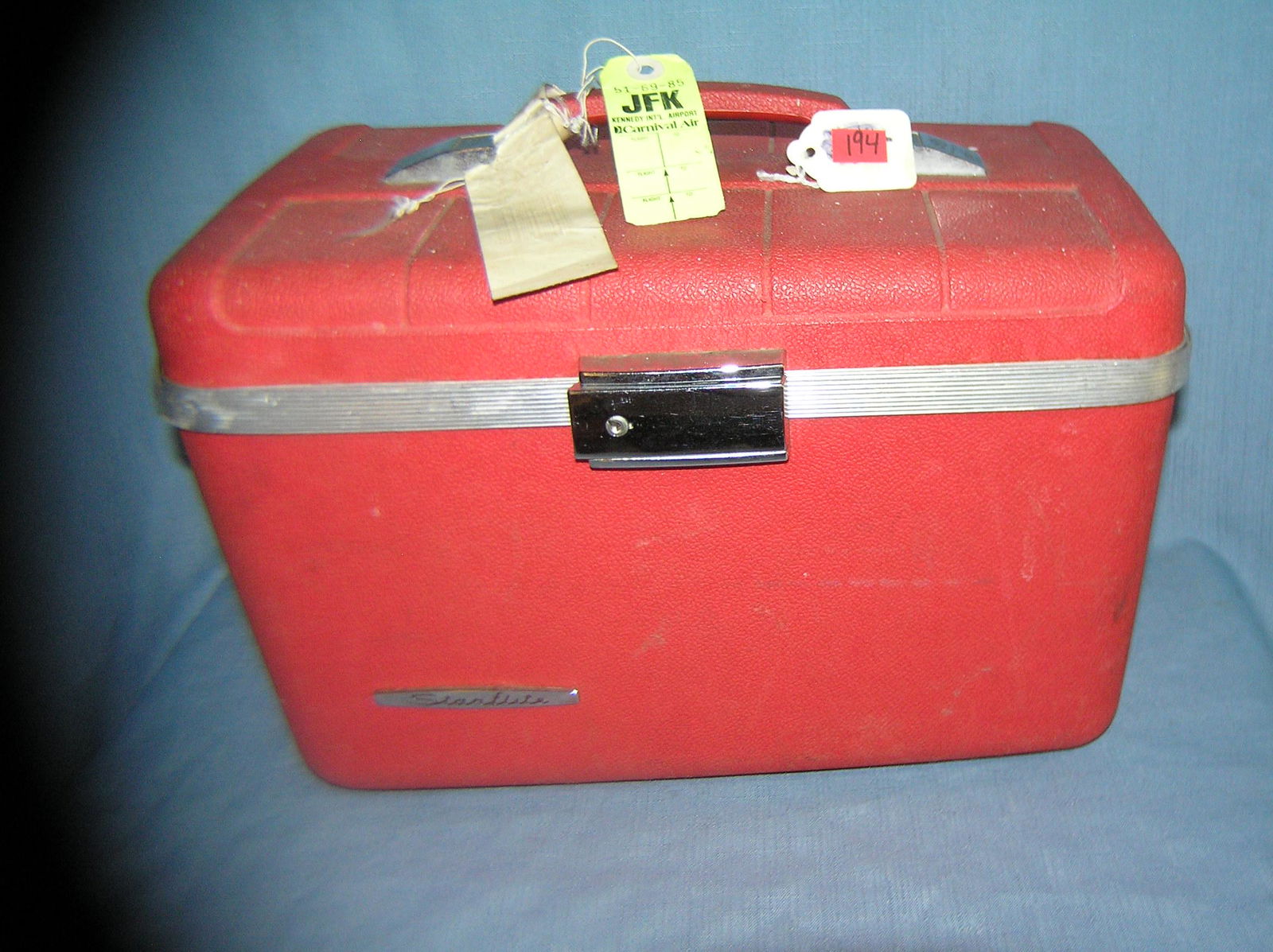Vintage Starflite carry on hard case: Vintage Starflite carry on hard case circa 1950's to 60's with original TWA and JFK tags est. value $30.00-$50.00