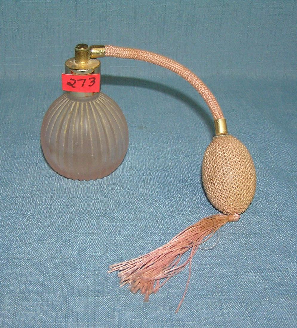 Vintage perfume spray bottle: Vintage perfume spray bottle with pinkish art glass dispenser bottle half full est. value $30.00-$35.00