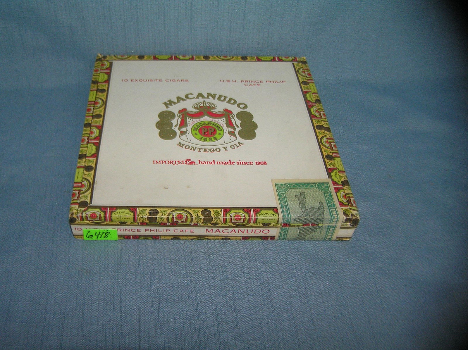 Vintage cigar box: Vintage cigar box est. value $15.00-$20.00