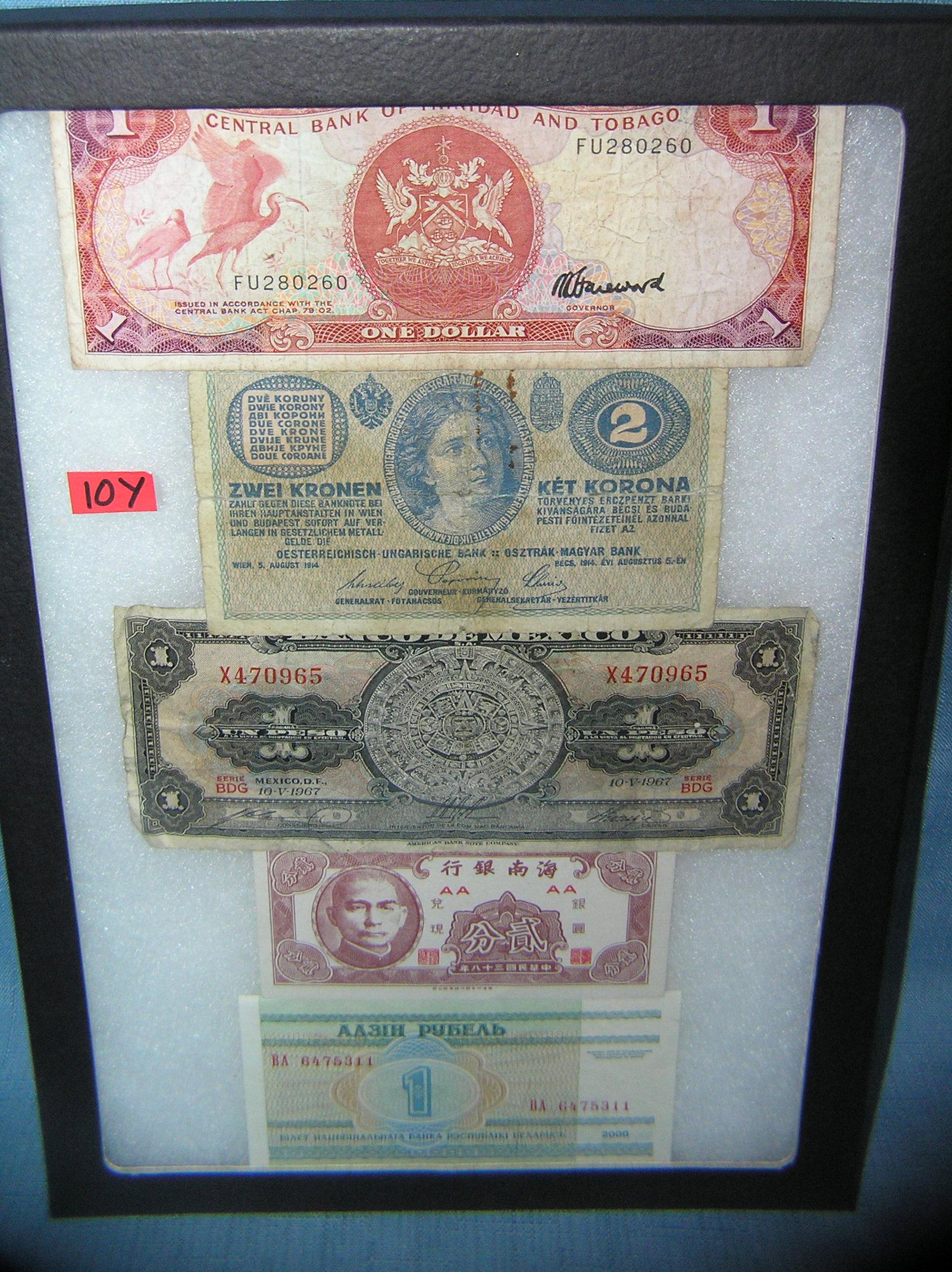 Collection of vintage world currency: Collection of vintage world currency est. value $50.00-$60.00