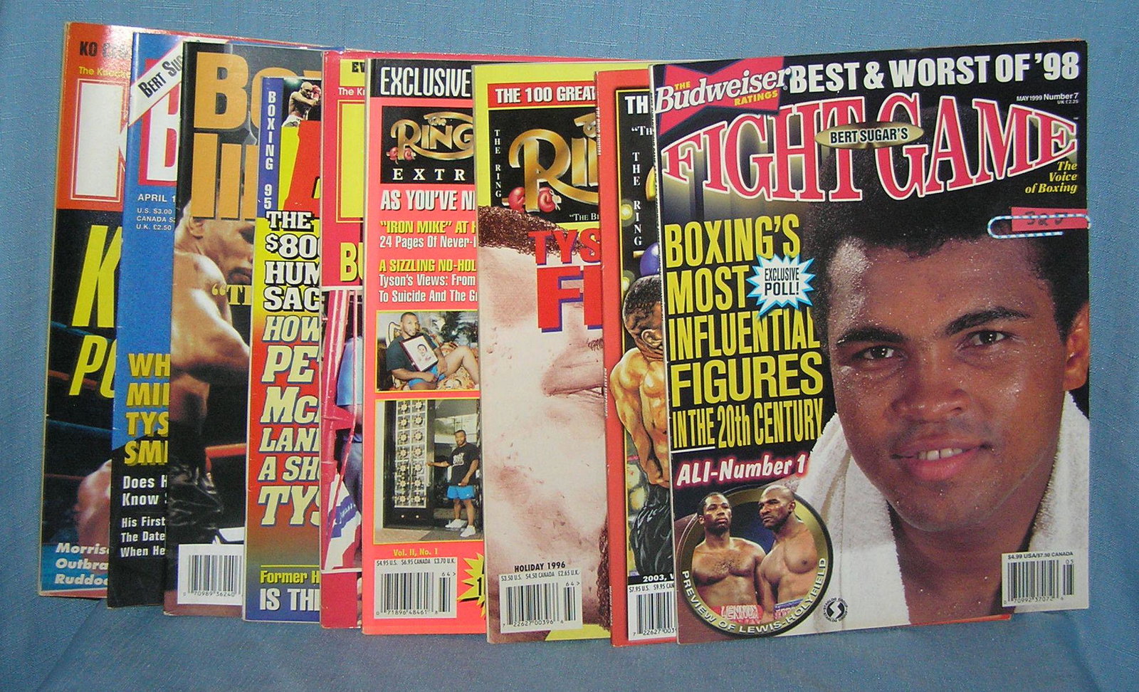 Group of vintage boxing magazines: Group of vintage boxing magazines est. value $25.00-$30.00