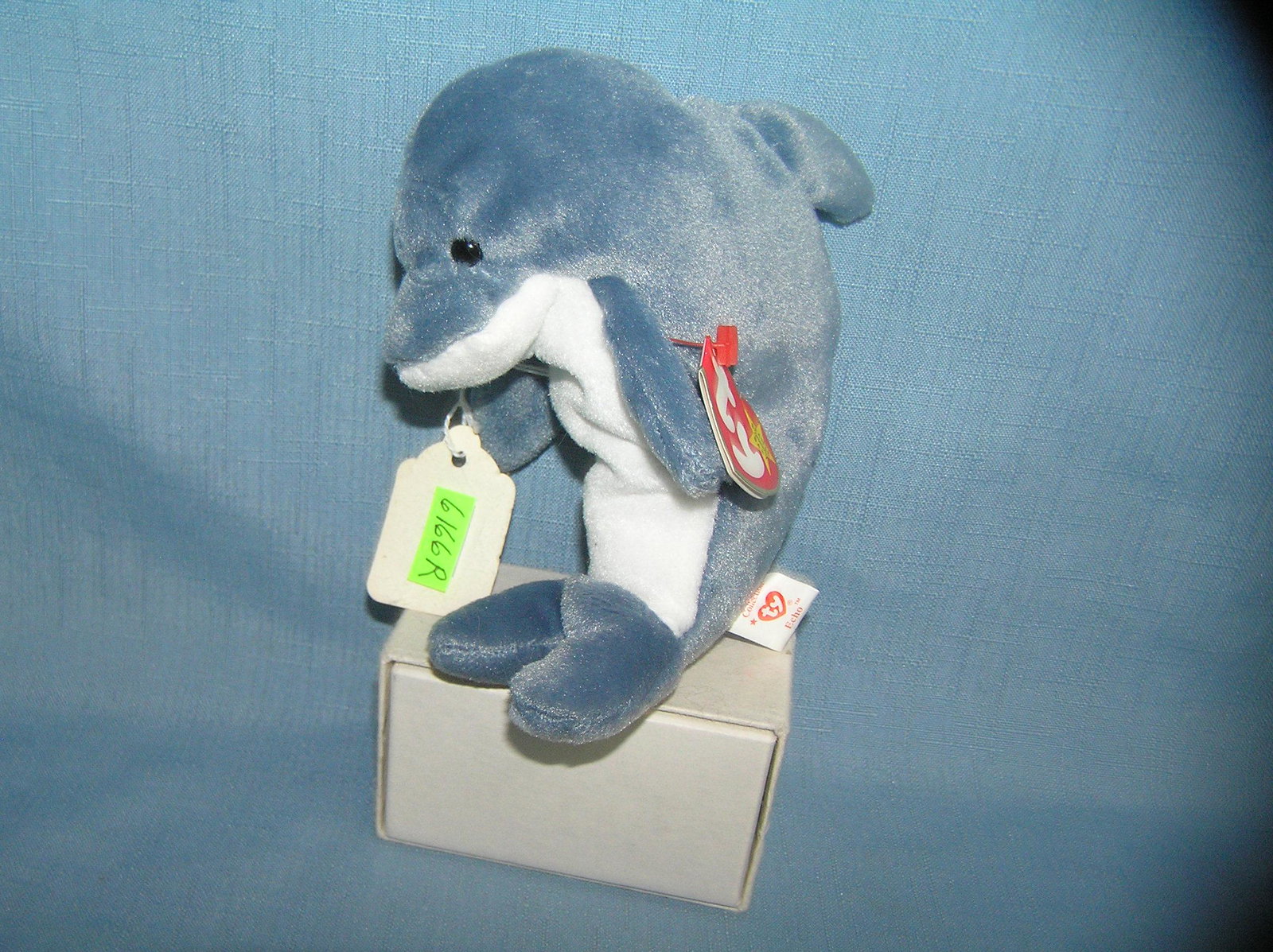 Vintage Echo the dolphin Beanie Baby toy: Vintage Echo the dolphin Beanie Baby toy est. value $25.00-$30.00