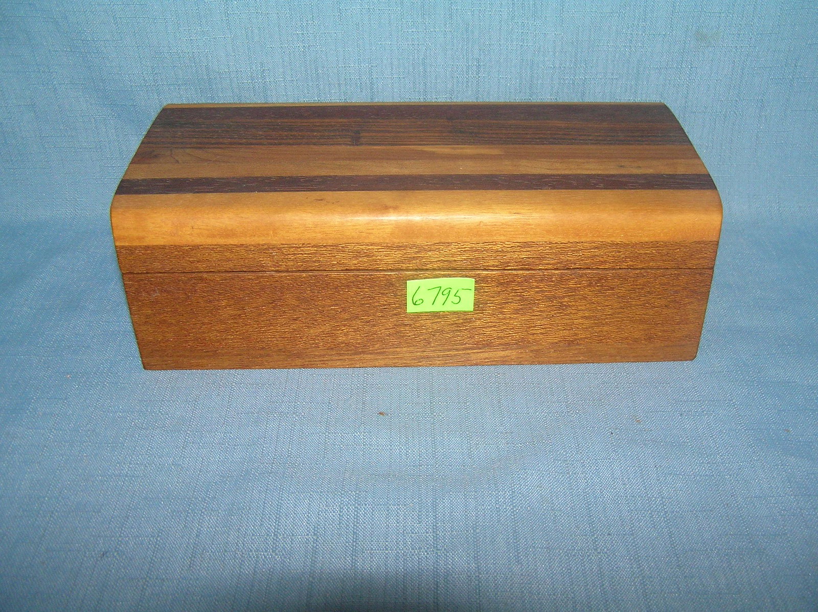 Artist signed Steve Rutledge hard wood trinket box: Artist signed Steve Rutledge hard wood trinket box est. value $30.00-$40.00