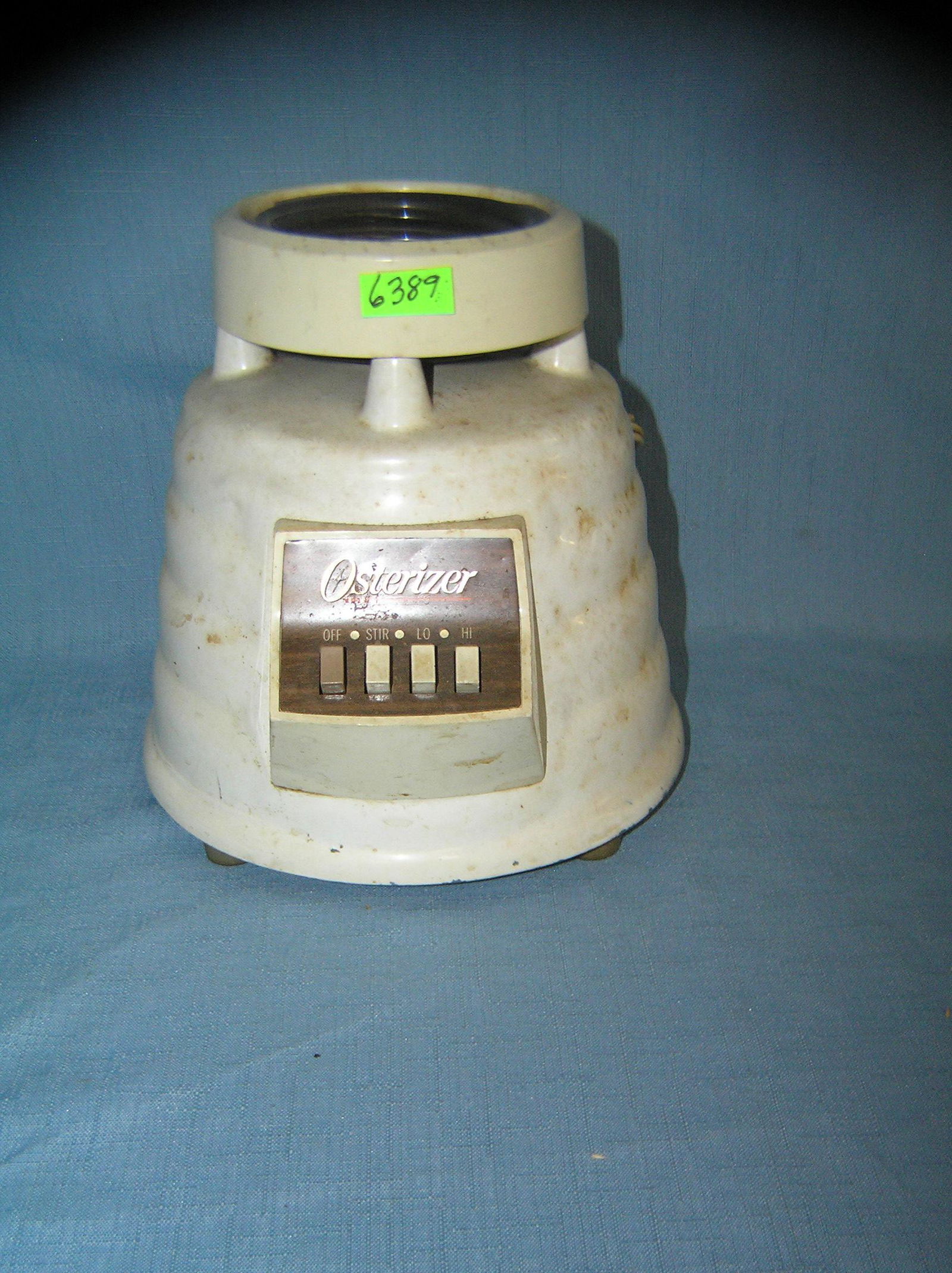 Vintage Oster blender with base unit: Vintage Oster blender with base unit est. value $40.00-$50.00
