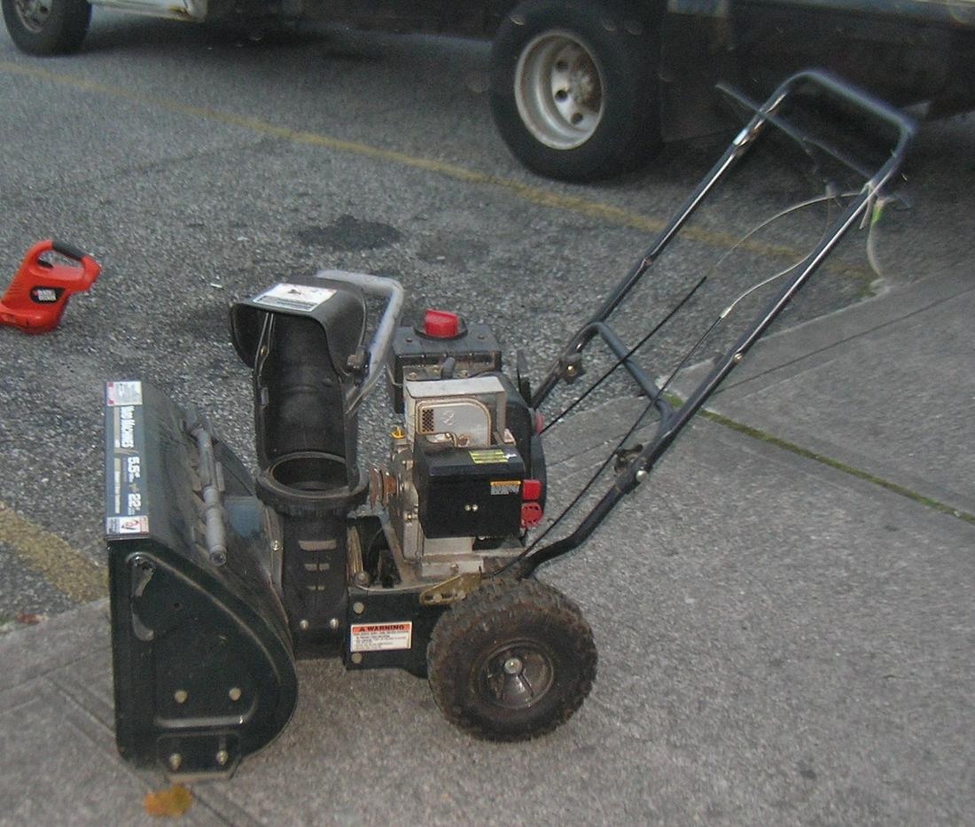 Professional quality 5 1/2 HP snow blower: Professional quality 5 1/2 HP snow blower runs great just needs drive belt est. value $300.00-400.00