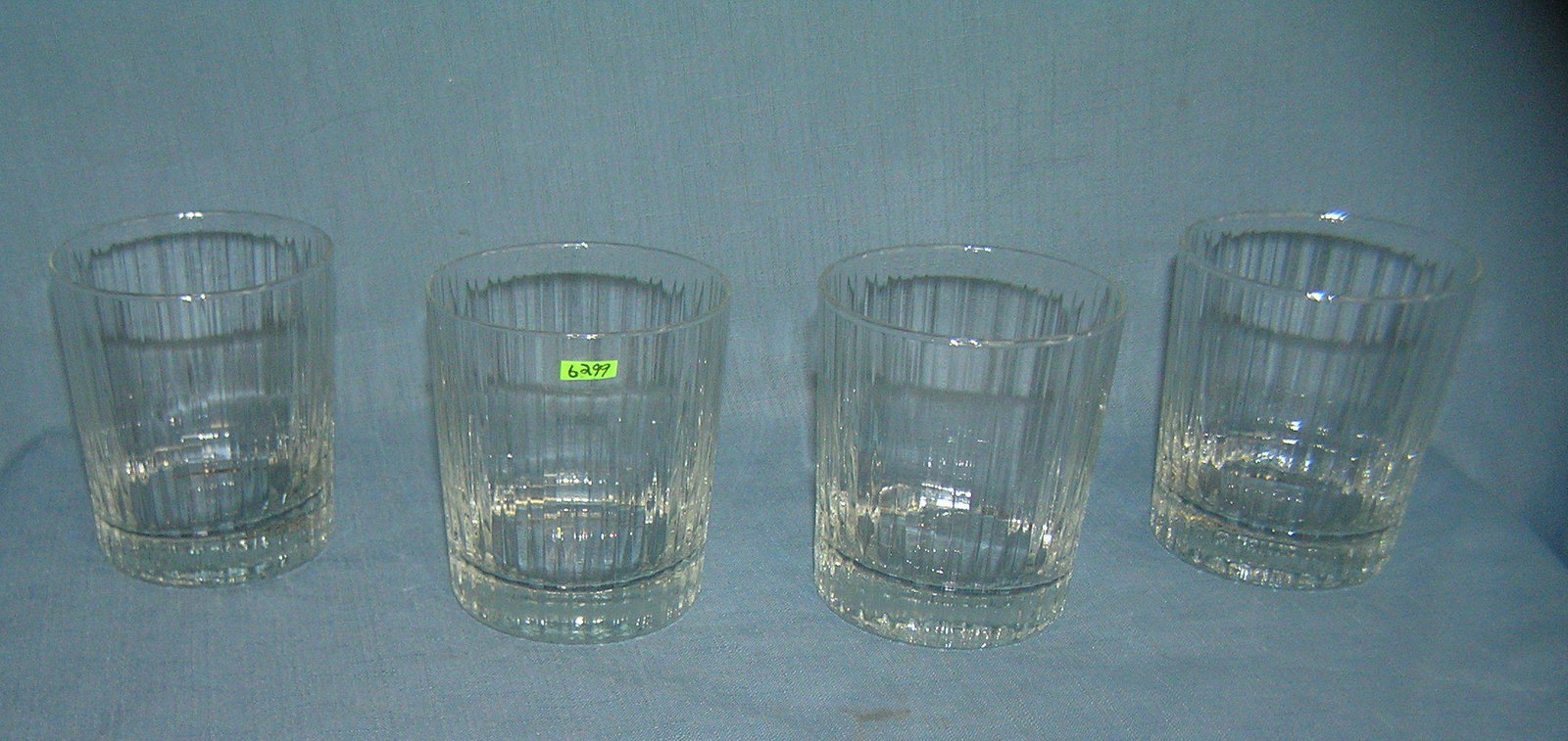 Set of 4 vintage drink glasses: Set of 4 vintage drink glasses est. value $40.00-$50.00