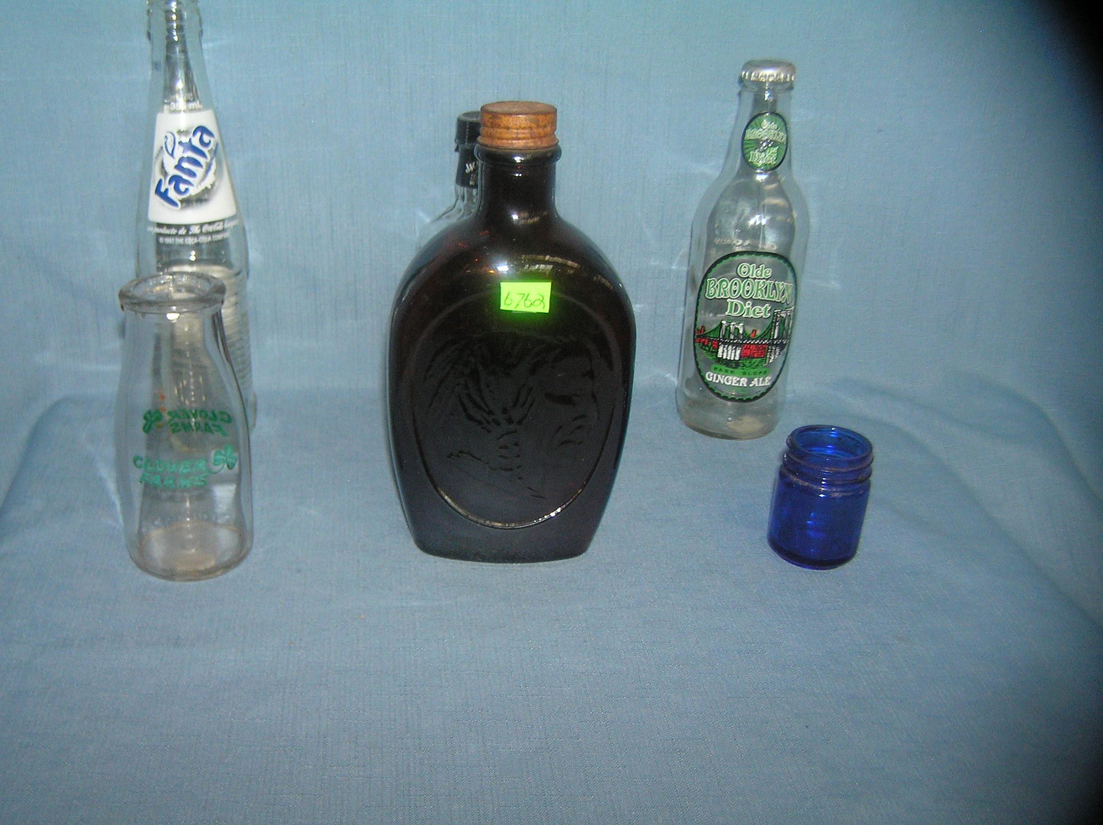 Group of vintage and modern bottles: Group of vintage and modern bottles est. value $25.00-$30.00