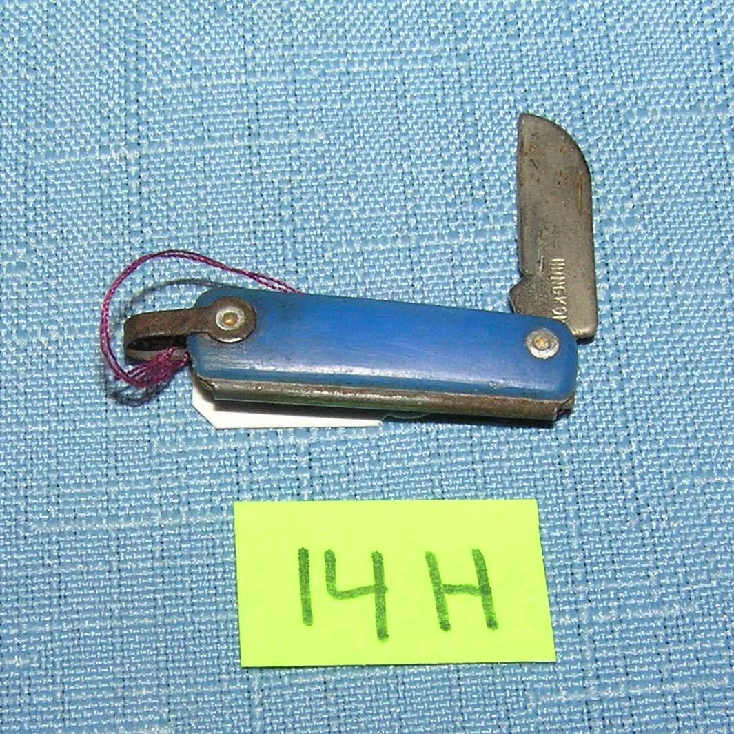 Miniature Hungarian pocket knife: Miniature Hungarian pocket knife est. value $15.00-$20.00