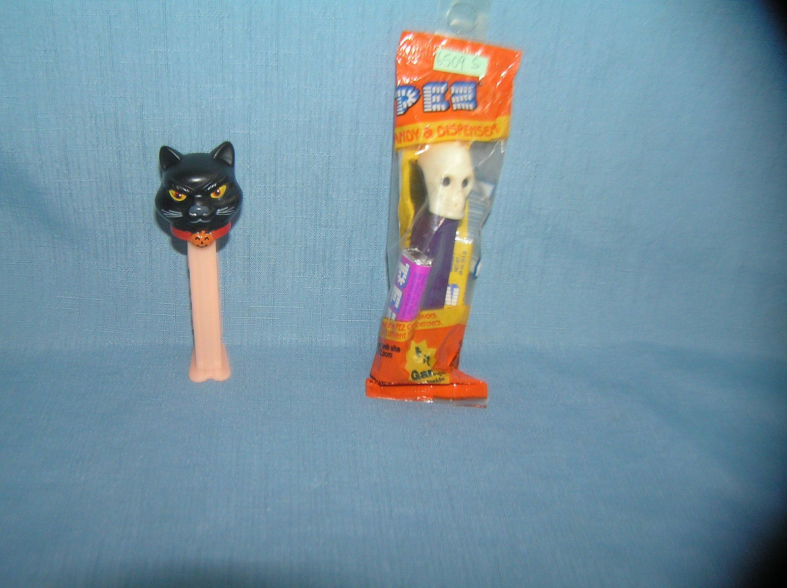 Pair of vintage PEZ Candy containers: Pair of vintage PEZ Candy containers est. value $25.00-$30.00