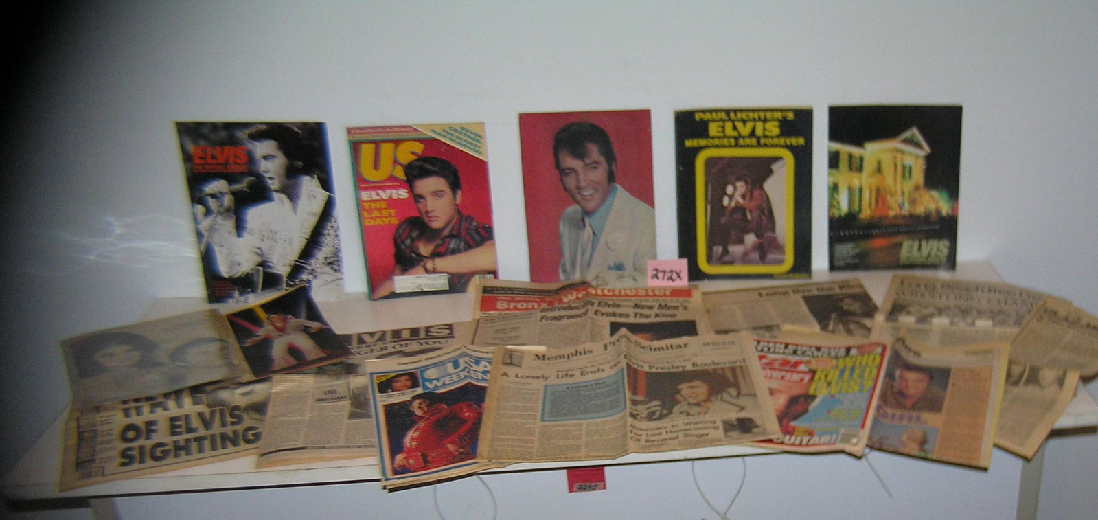 vintage Elvis Presley magazines and ephemera: Large collection of vintage Elvis Presley magazines and ephemera including the Memphis Press day after death headline paper est. value $200.00-$225.00
