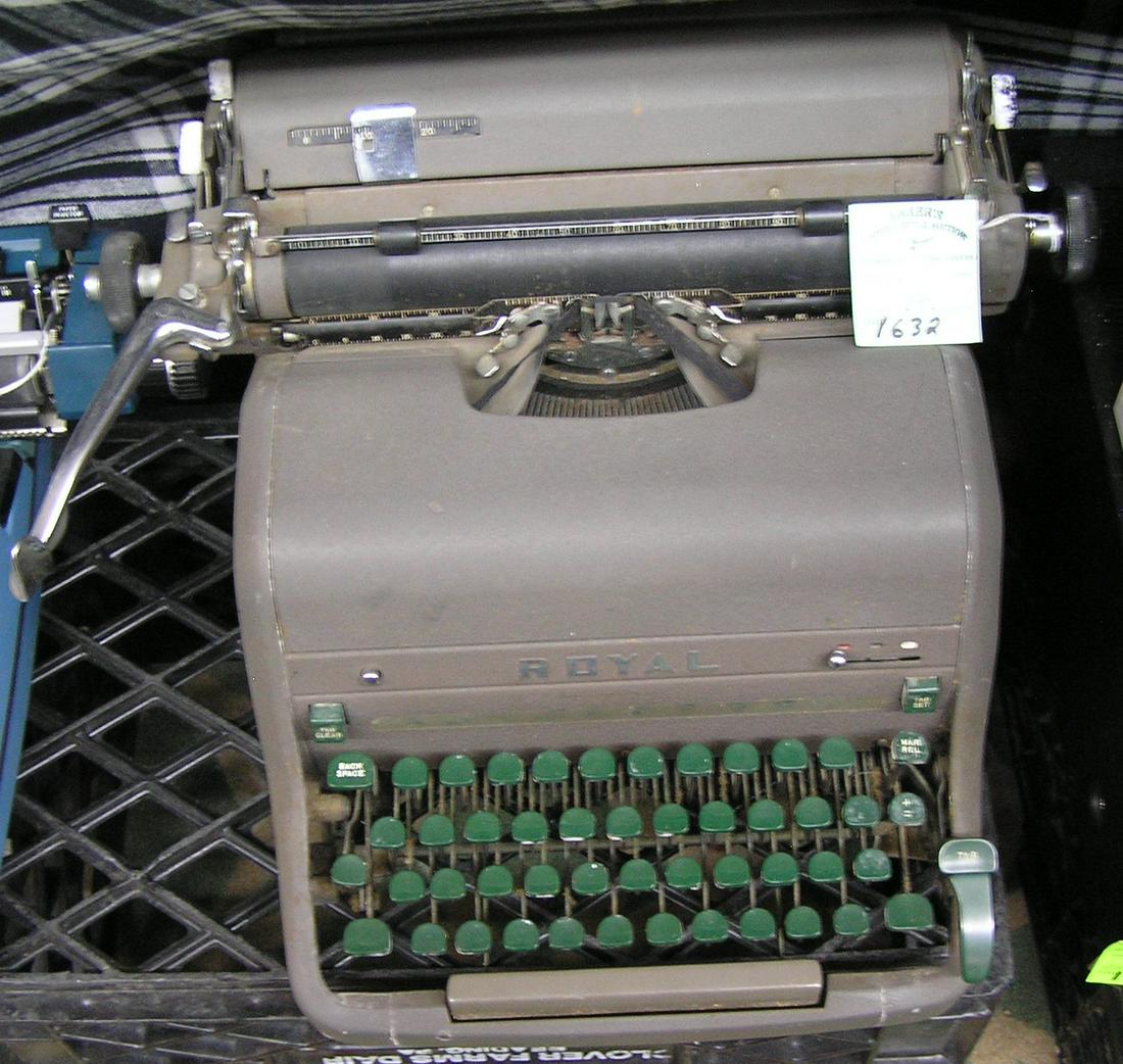 Antique Royal typewriter: Antique Royal typewriter est. value $150.00-$200.00