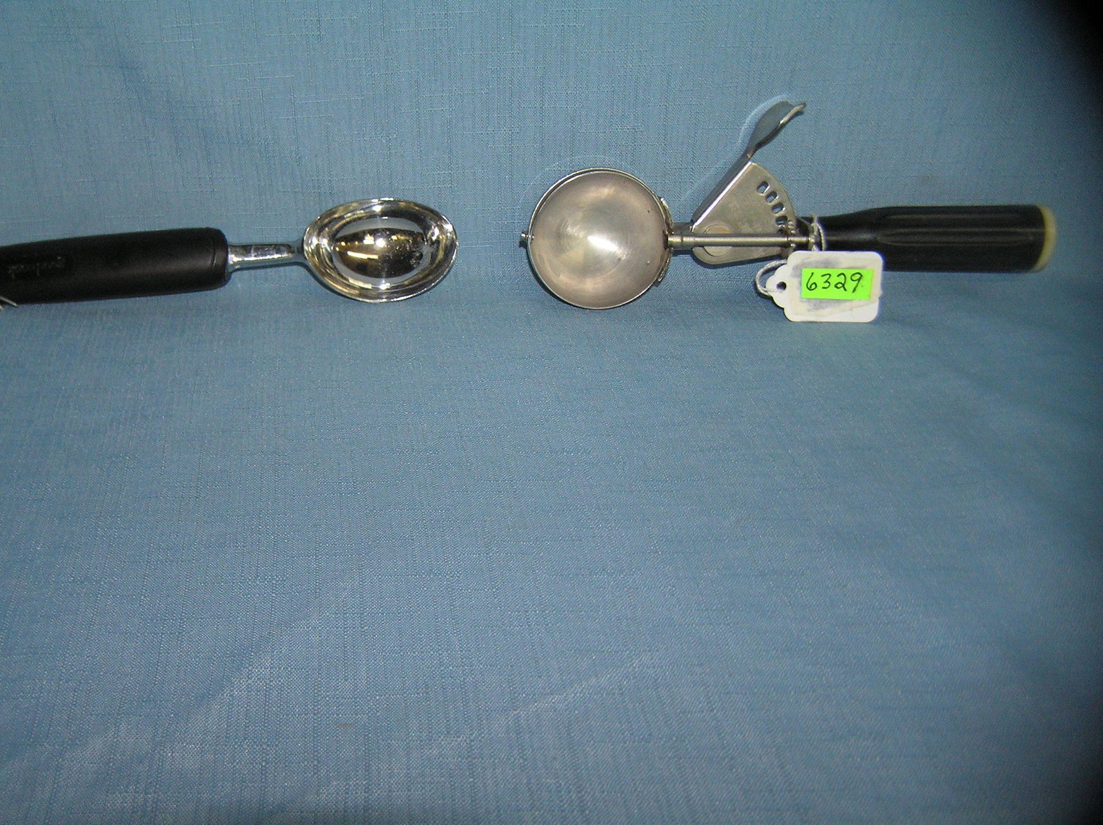 Pair of American ice cream scoops: Pair of American ice cream scoops 1 signed Hamilton Beach est. value $30.00-$30.00