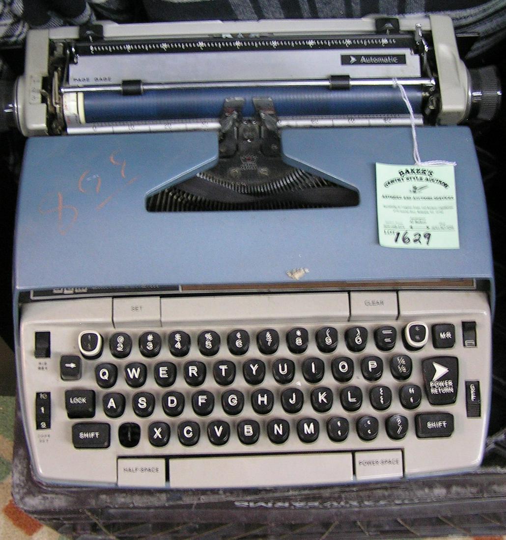 Vintage Smith Corona Electra typewriter: Vintage Smith Corona Electra 210 typewriter est. value $100.00-$150.00