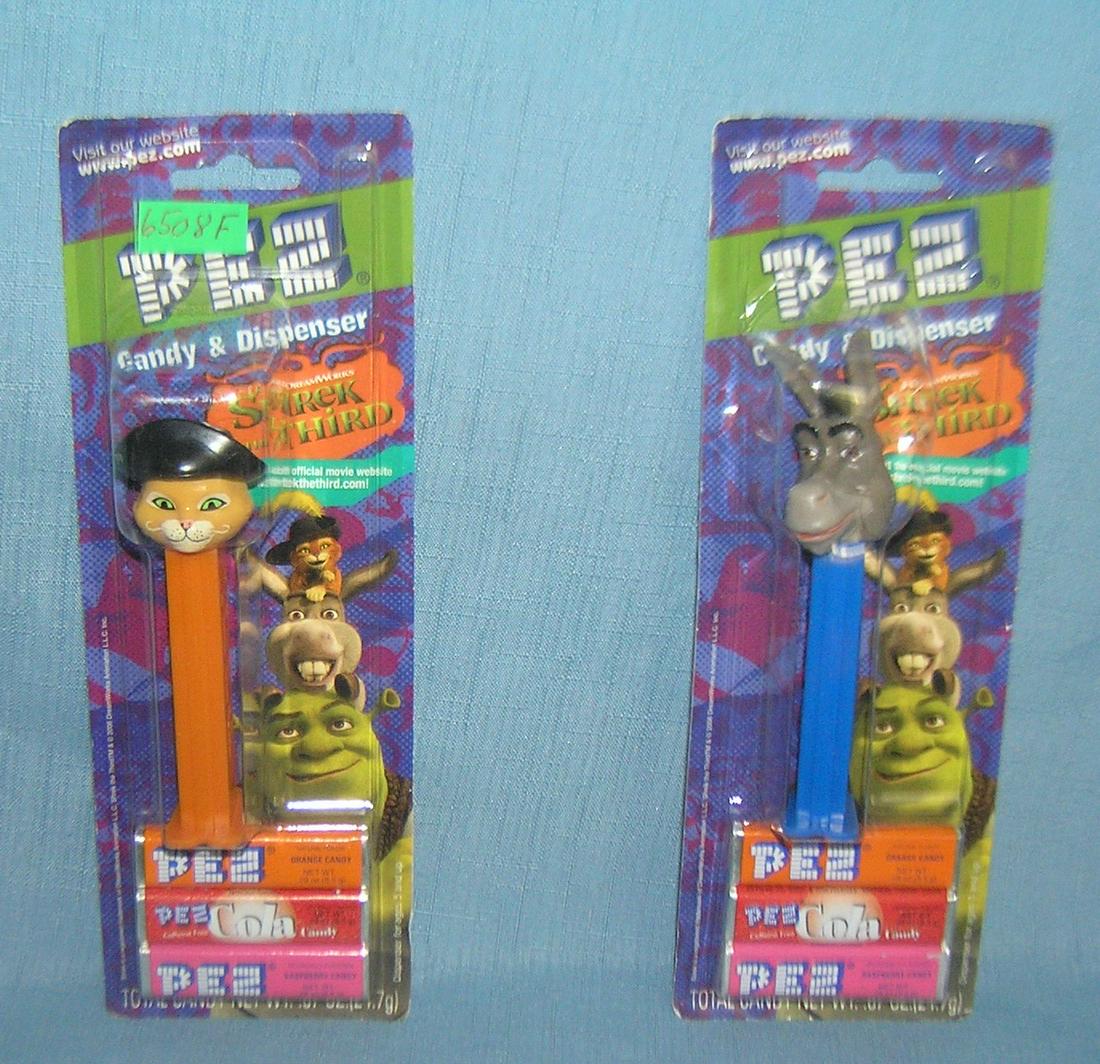Pair of vintage PEZ Candy containers: Pair of vintage PEZ Candy containers est. value $25.00-$30.00