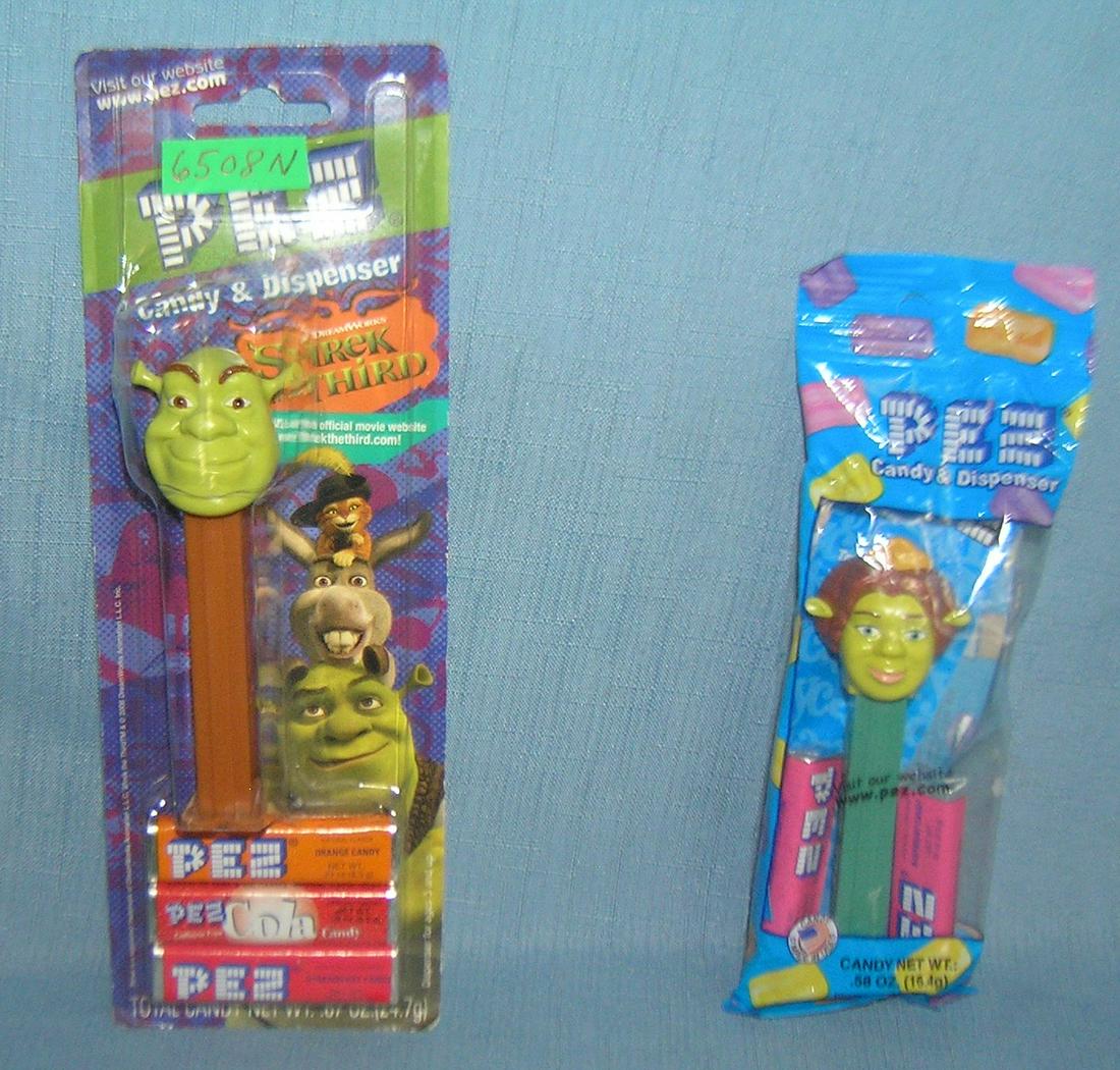 Pair of vintage PEZ Candy containers: Pair of vintage PEZ Candy containers est. value $25.00-$30.00