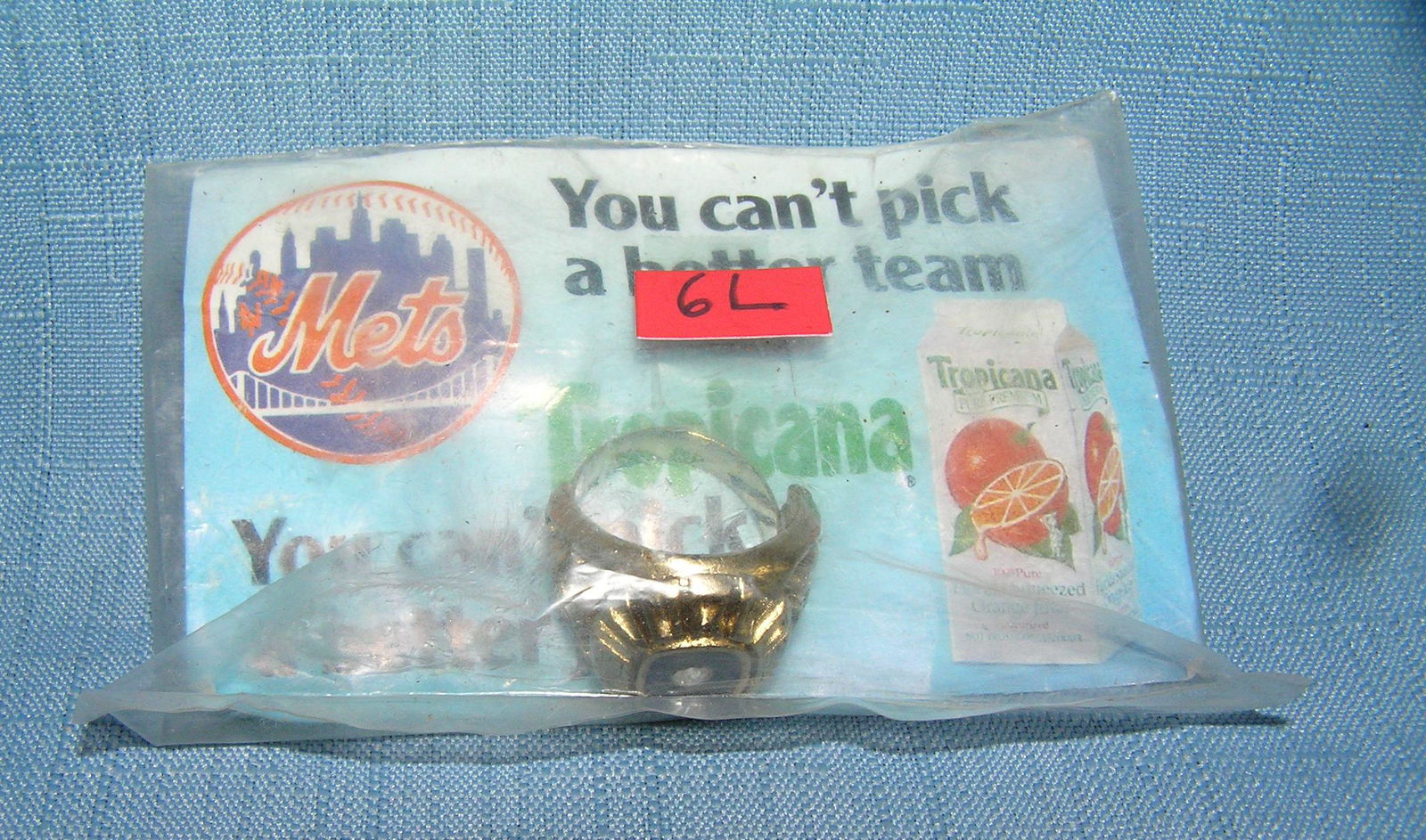 NY Mets 1986 souvenir World Series ring: NY Mets 1986 world champions souvenir World Series ring all metal with simulated diamond stone looks and feels great by the NY Mets and Tropicana orange juice mint in pictural package est. value $75.0