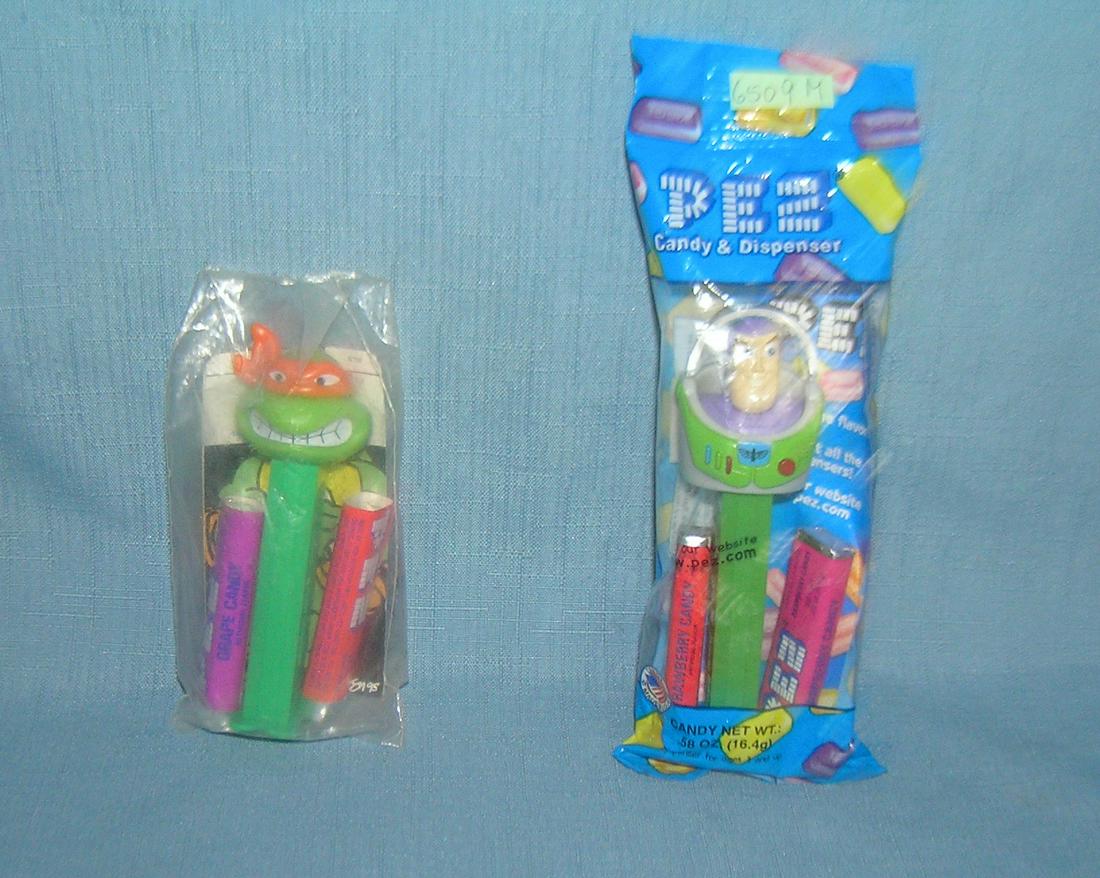 Pair of vintage PEZ Candy containers: Pair of vintage PEZ Candy containers est. value $25.00-$30.00