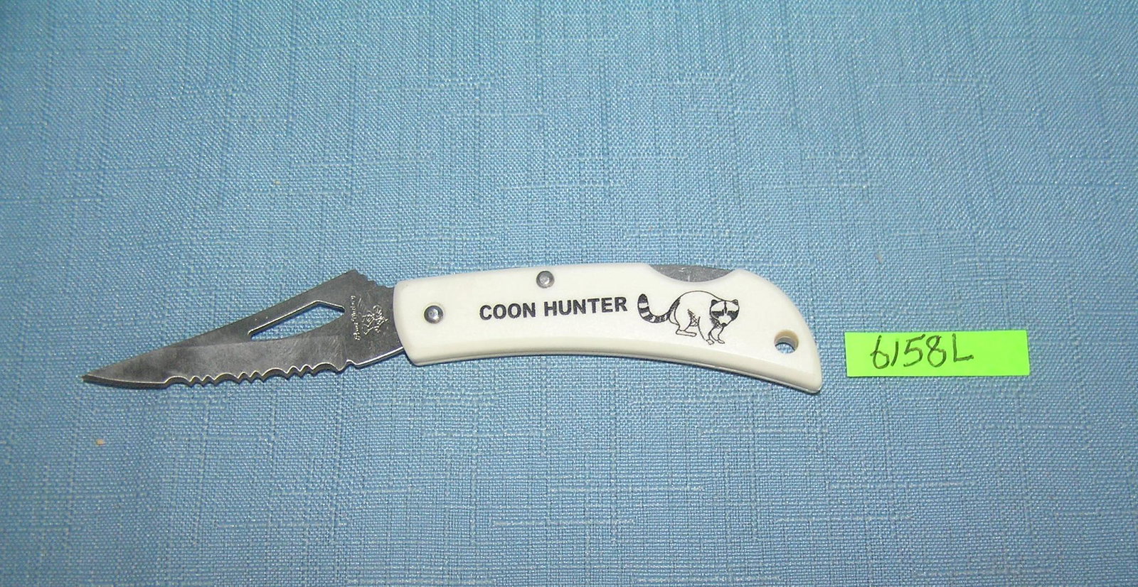 Coon Hunter pocket knife: Coon Hunter pocket knife est. value $20.00-$25.00