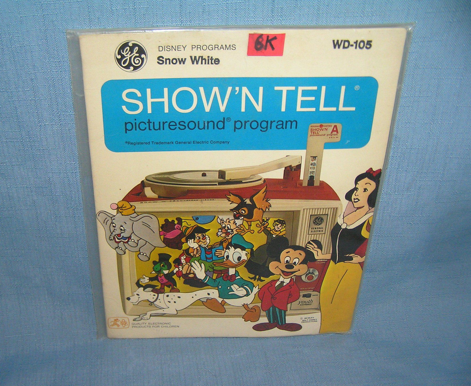 Snow White Show N' Tell picture sound record: Snow White Walt Disney's Show N' Tell picture sound record with original picture sleeve est. value $30.00-$40.00