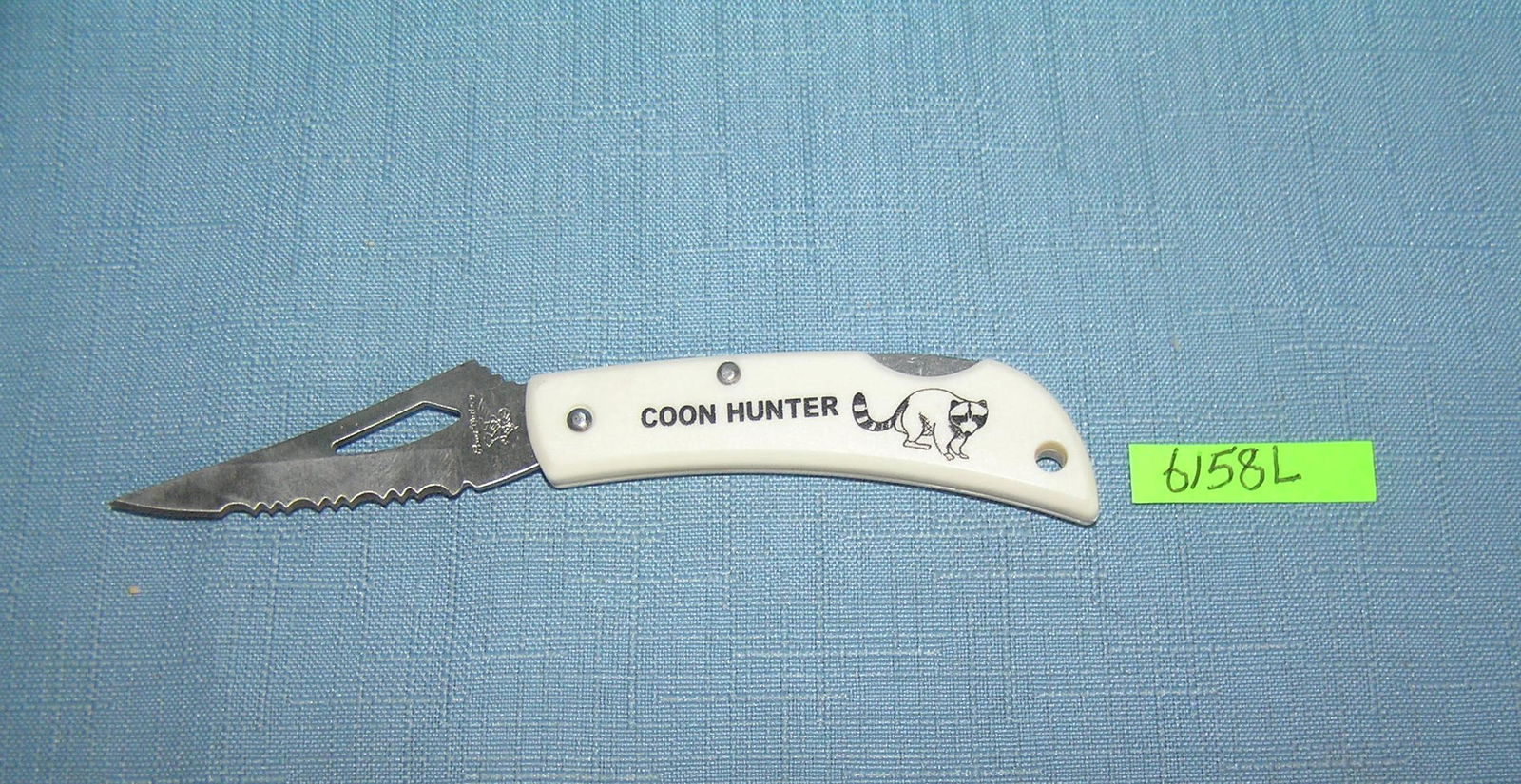 Coon Hunter pocket knife: Coon Hunter pocket knife est. value $20.00-$25.00