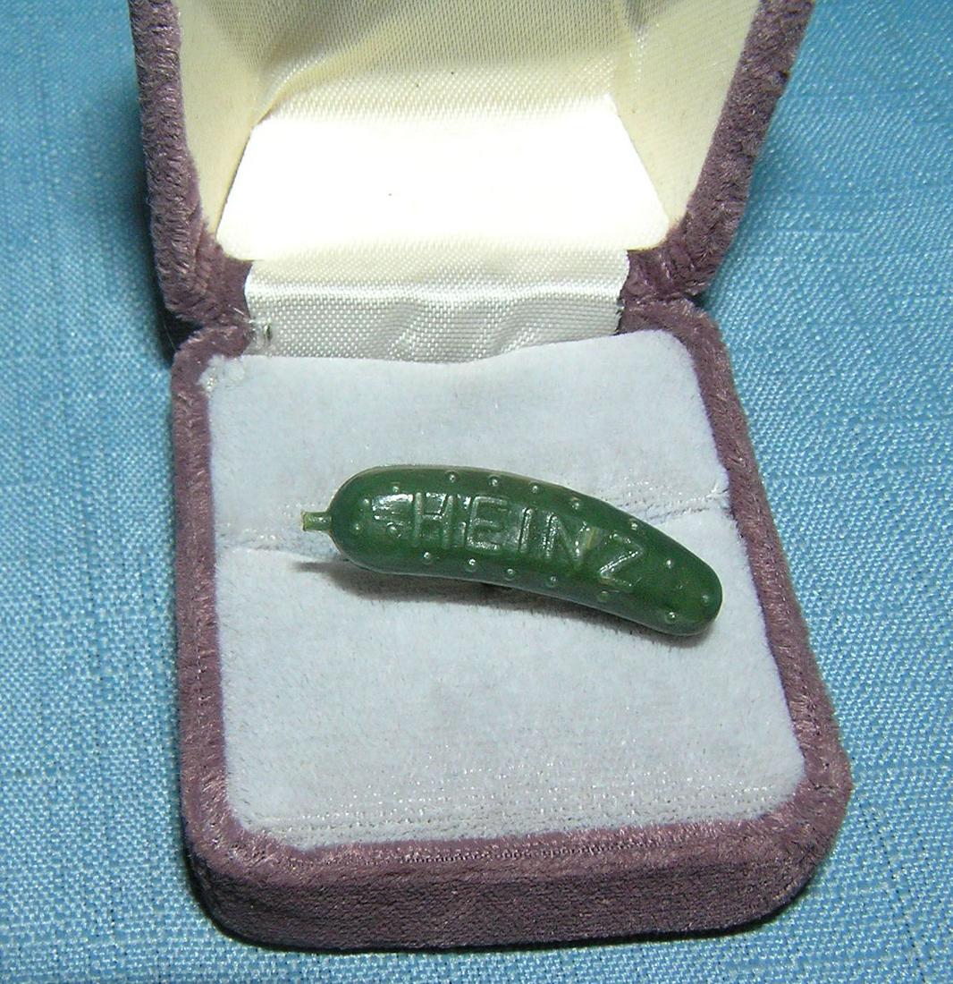 Early Heinz pickels advertising figural pickle pin: Early Heinz pickels advertising figural pickle pin from the 1939 NY World's Fair est. value $45.00-$50.00