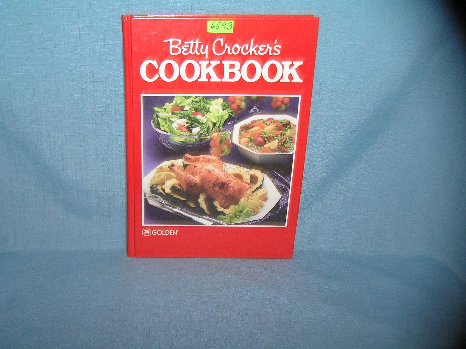 Vintage Betty Crocker cookbook: Vintage Betty Crocker cookbook, dated 1987 est. value $ 25.00-$30.00