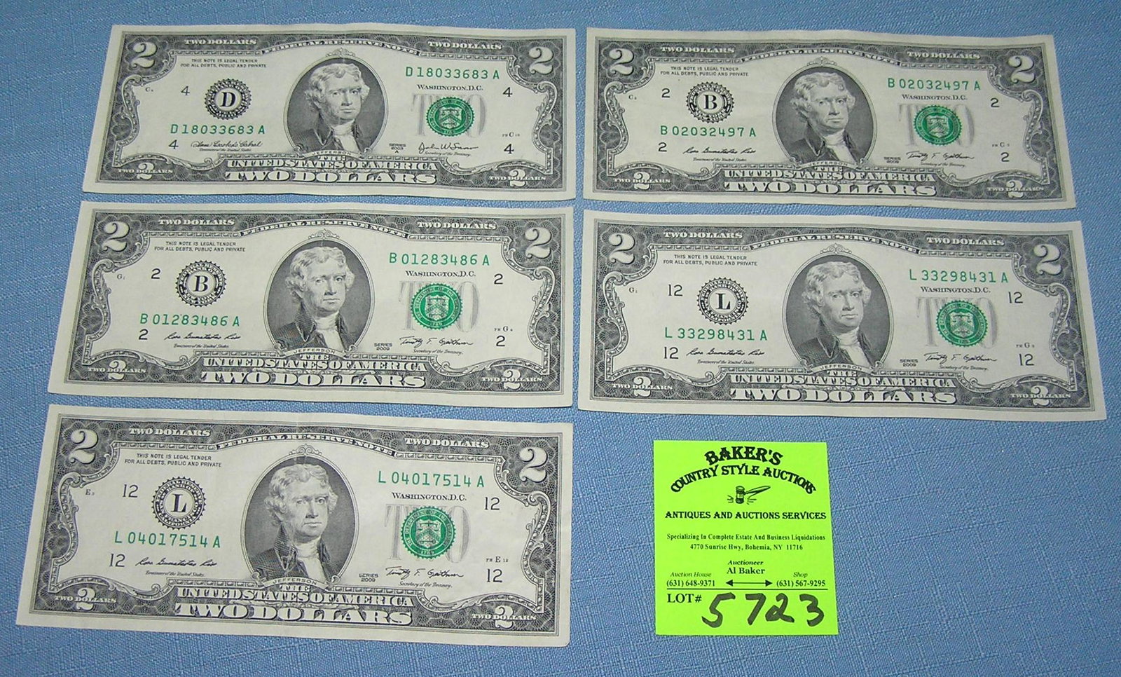 Group of US $2.00 bills: Group of US $2.00 bills