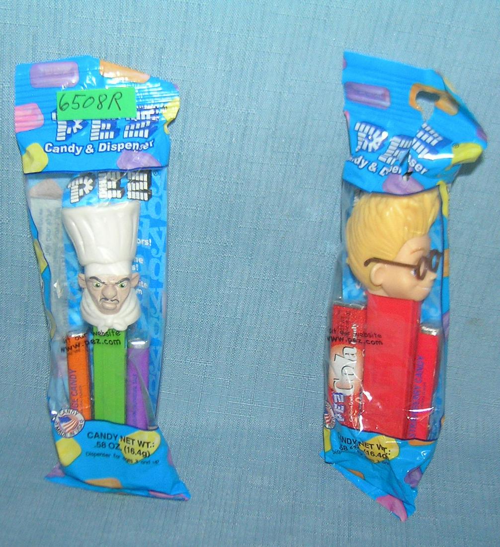 Pair of vintage PEZ Candy containers: Pair of vintage PEZ Candy containers est. value $25.00-$30.00