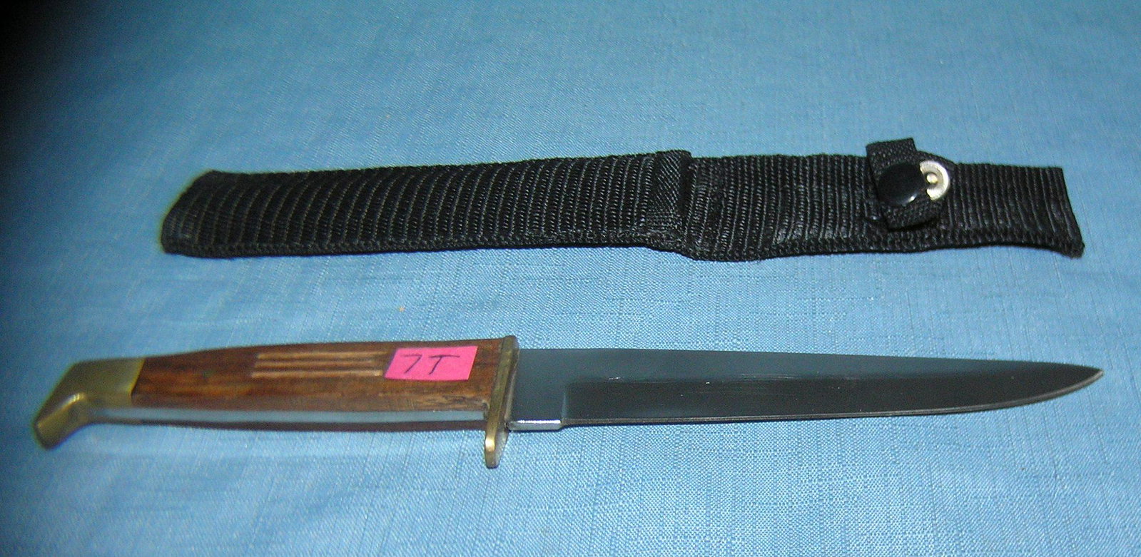 Quality throwing dagger with sheath: Quality throwing dagger with sheath est. value $35.00-$45.00