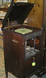 Thomas Edison diamond disk phonograph: Antique Thomas Edison diamond disk phonograph est. value $400.00-$500.00