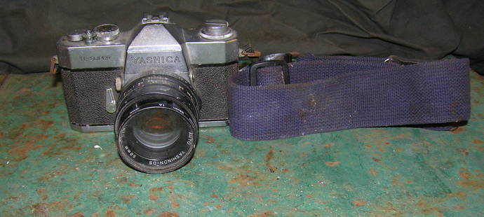 Yashica 35MM TL Super Camera 50 mm lens: Yashica 35MM TL Super Camera 50 mm lens est. value $75.00-$80.00