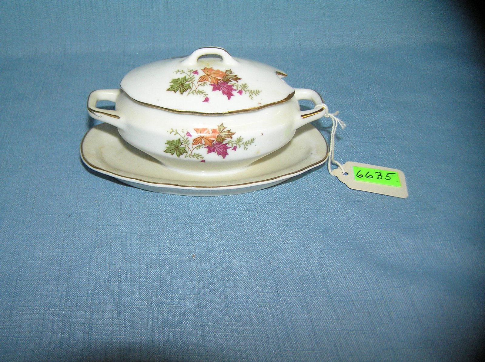 Floral decorated Royal Crown porcelain soup tureen: Floral decorated Royal Crown porcelain soup tureen est. value $30.00-$35.00