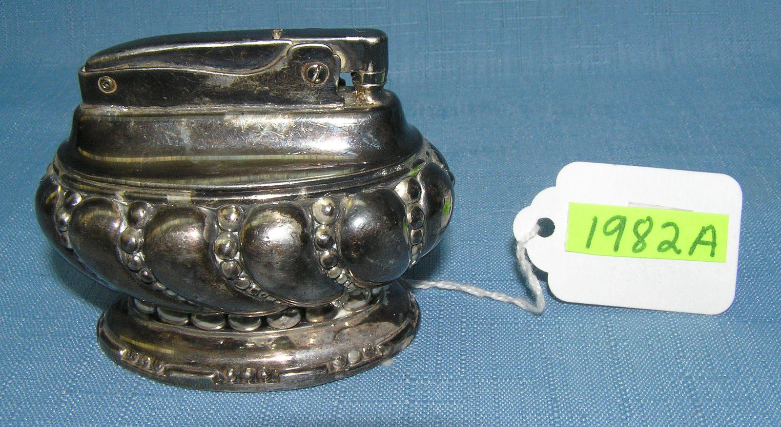 Ronson silver plated table lighter ca. 1950's: Vintage Ronson silver plated table lighter circa 1950's est. value $75.00-$80.00