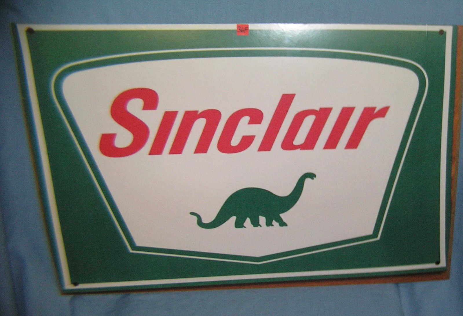 Antique style Sinclair gas and oil company sign: Antique style retro Sinclair gas and oil company advertising sign 20 inches by 30 inches mounted on masonite est. value $200.00-$250.00