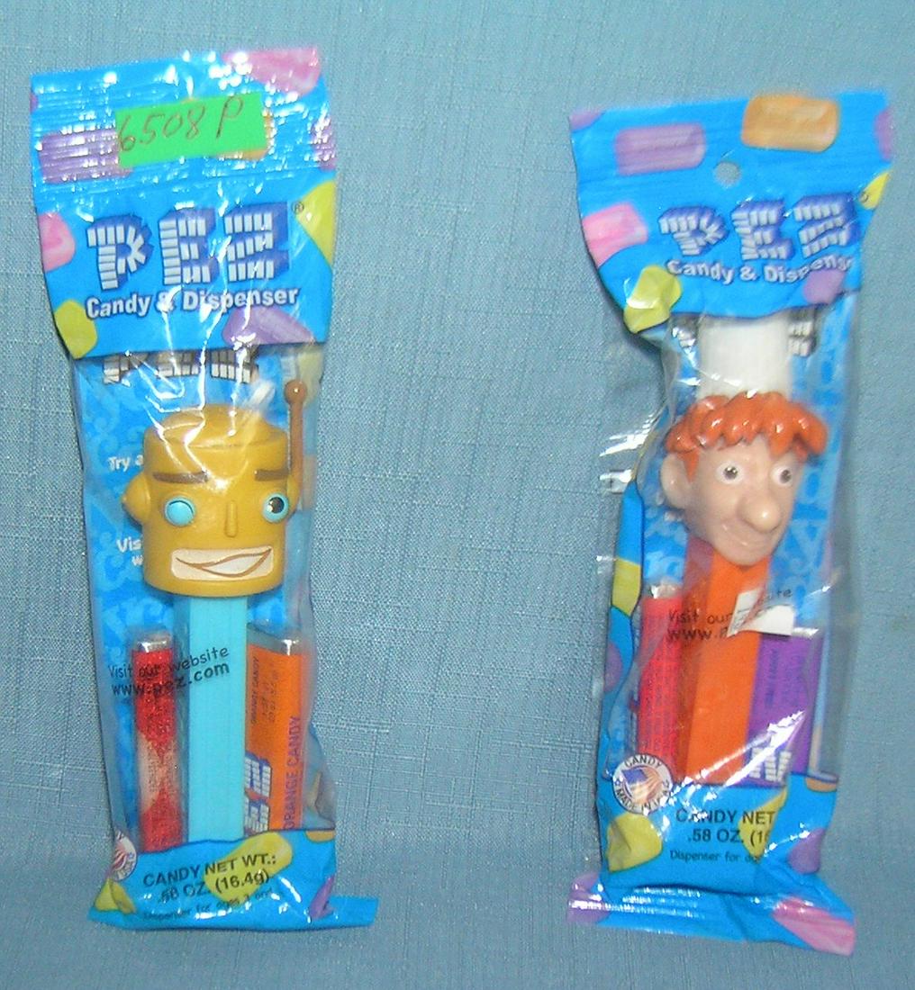 Pair of vintage PEZ Candy containers: Pair of vintage PEZ Candy containers est. value $25.00-$30.00