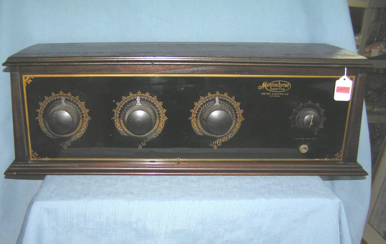 Antique Metrodyne Super Five table top radio: Antique Metrodyne Super Five table top radio rare four dial tube set in beautiful wood case by Metro Electric Co. of Chicago circa 1920's excellent condition est. value $650.00-$700.00