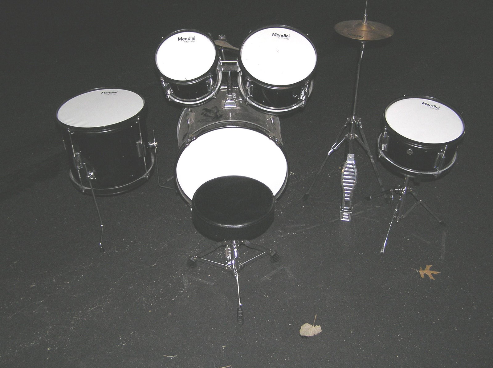 Complete Junior drum set 10 pieces: Complete Junior drum set 10 pieces includes drums, basis, Tom Tom, snare, cymbols, foot pedal, drum stool, and more wonderful junior or beginner's set est. value $200.00-$300.00
