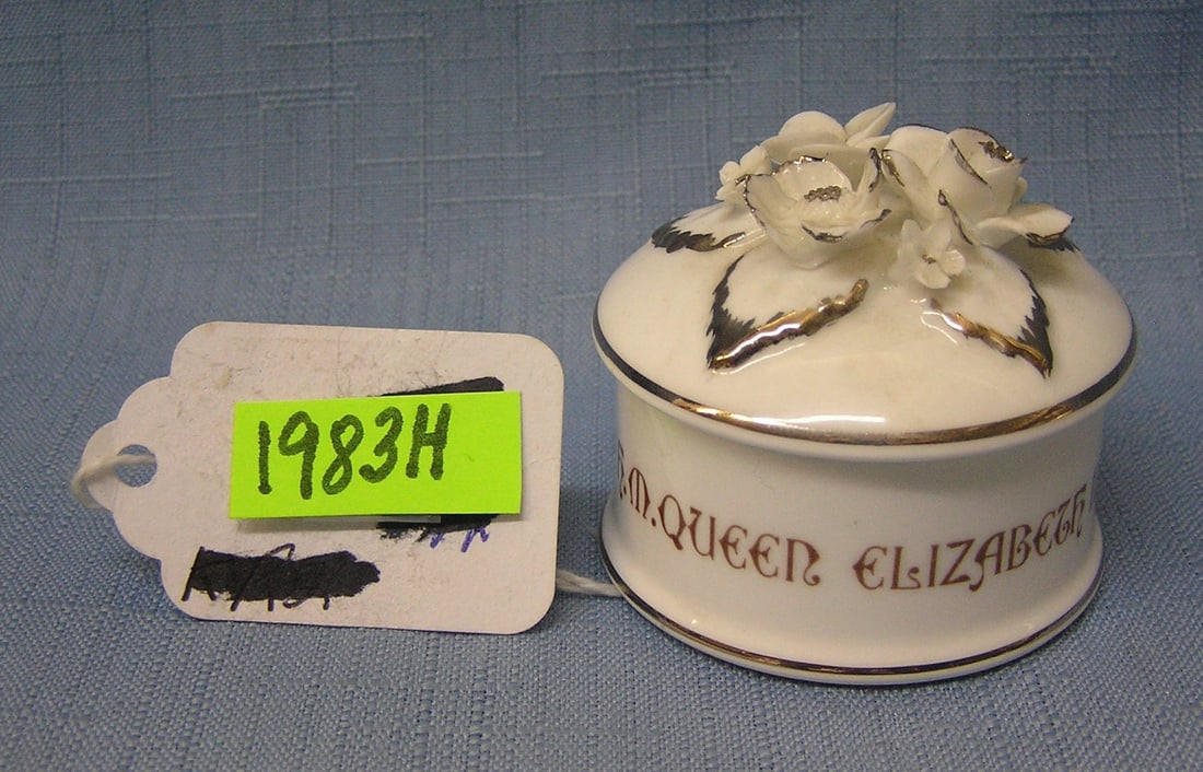 Crown Staffordshire fine bone china trinket box: Crown Staffordshire fine bone china trinket box from the silver jubilee of Queen Elizabeth the 2nd made in England est. value $30.00-$40.00