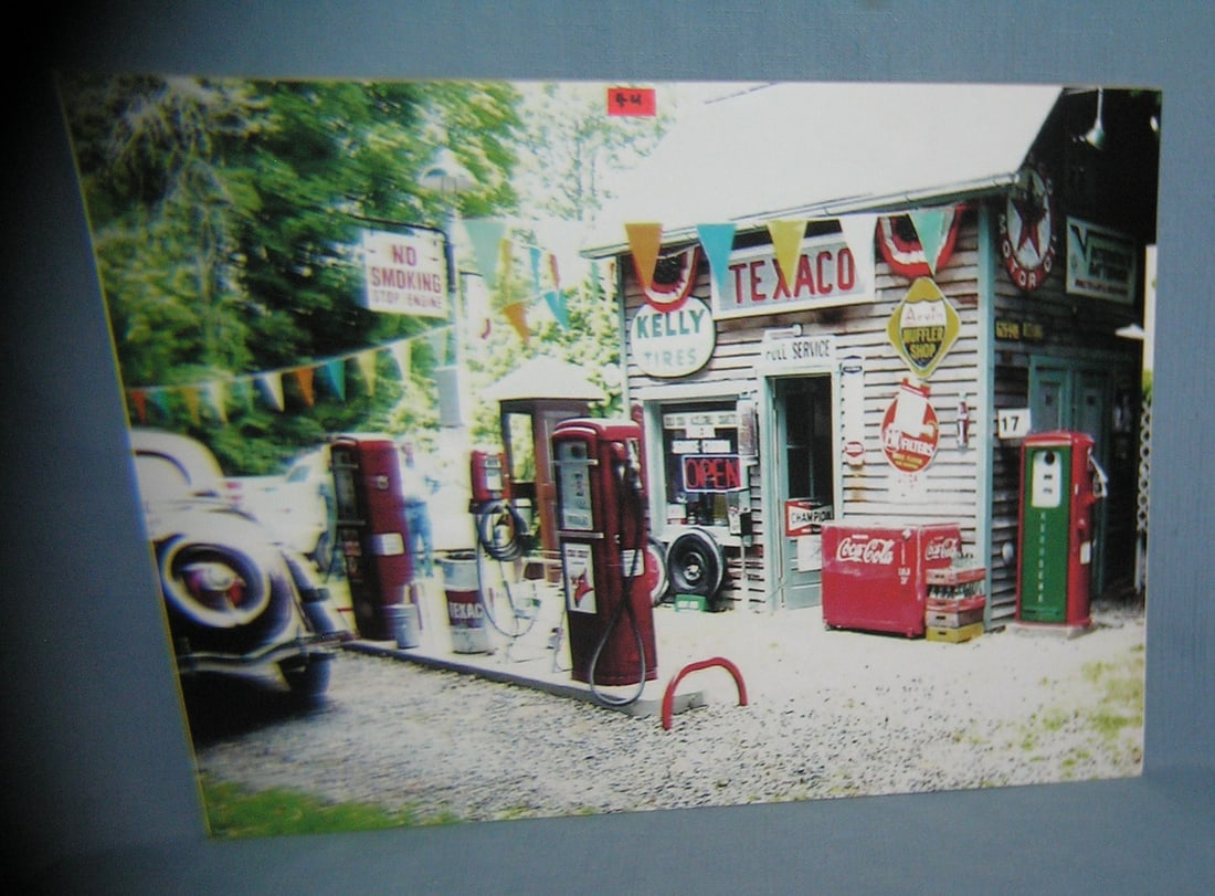Antique Texaco service station retro style sign: Antique Texaco service station retro style advertising sign printed on PVC hard board these signs are auctioned for there decorative and display purposes 12 inches by 16 inches est. value $50.00-$60.0