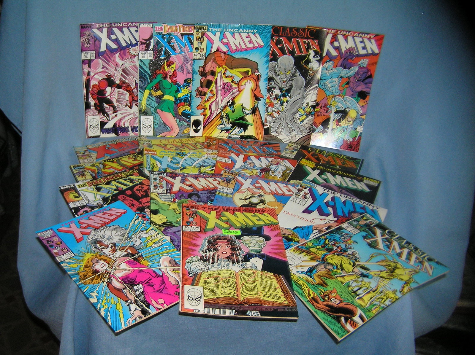 Large collection of vintage Xmen comic books: Large collection of vintage Xmen comic books mint old distributor stock. This group of mint Marvel comic books was found in an old Marvel warehouse and never distributed est. value $125.00-$150.00