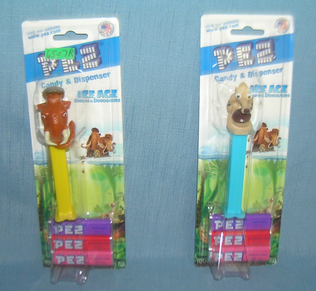 Pair of vintage PEZ Candy containers: Pair of vintage PEZ Candy containers est. value $25.00-$30.00