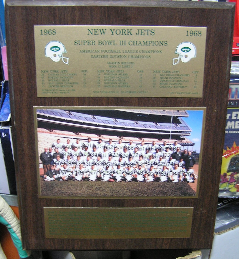 Original 1968 NY Jets Super Bowl III world champions bronze photo plaque: Original 1968 NY Jets Super Bowl III world champions bronze photo plaque includes Joe Namath, Don Maynard, Weeb Eubanks, Walt Michaels, Emerson Boozer, Matt Snell, Buddy Ryan and the rest of the world