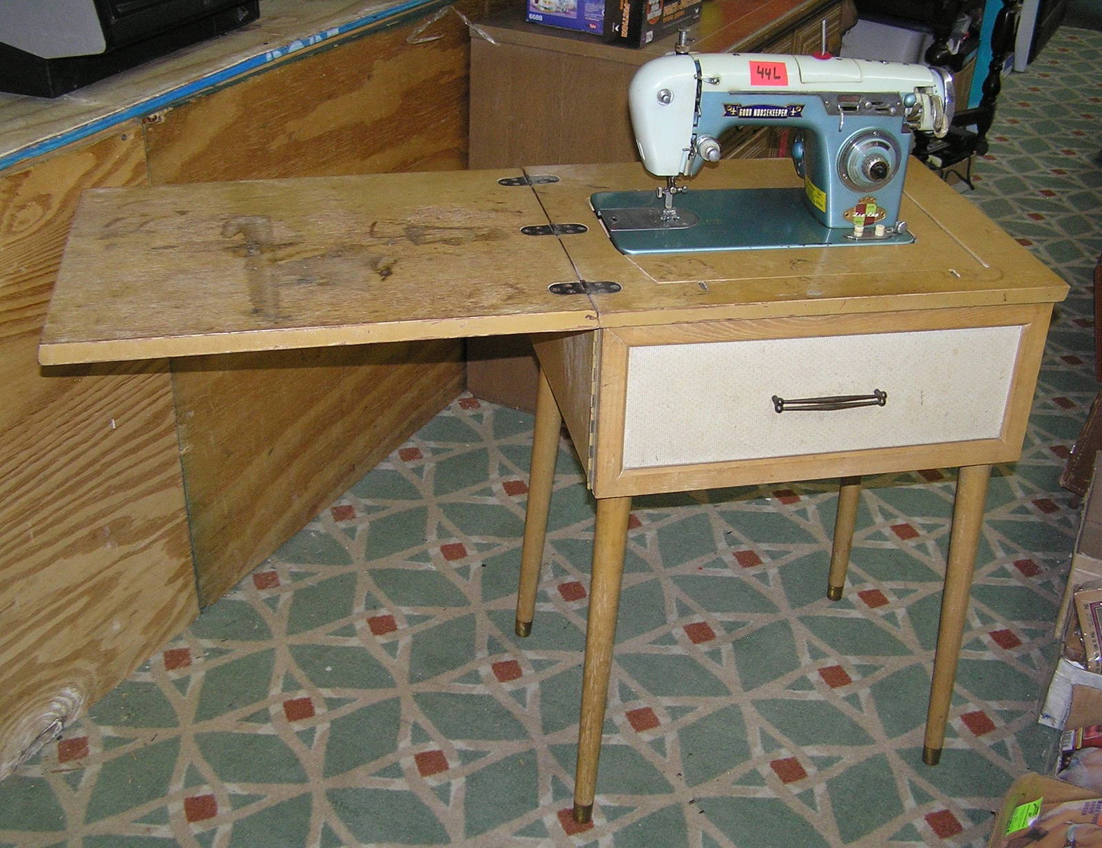 Zig Zag Deluxe Sewing Machine And Auction