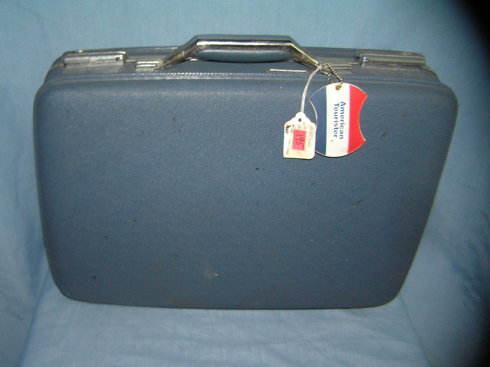 American Tourister hard case carry on luggage: Vintage American Tourister hard case carry on luggage 1960's est. value $35.00-$40.00