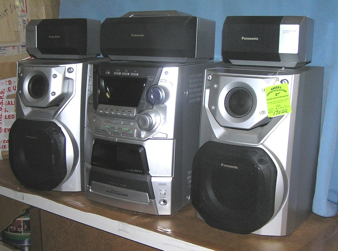 6 piece Panasonic CD stereo system: 6 piece Panasonic CD stereo system with dual tape deck and Dolby and surround sound speakers with all original paper work and antenna est. value $150.00-$200.00